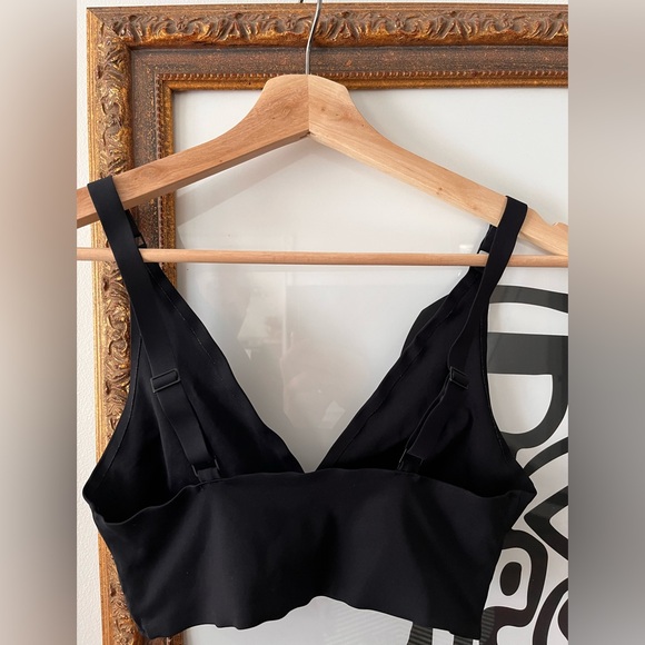 Everlane The Invisible Bra - Picture 2 of 7